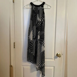 Adrianna Papell Black and White Geometric Asymmetrical Dress Sz 4 Shutter Pleats